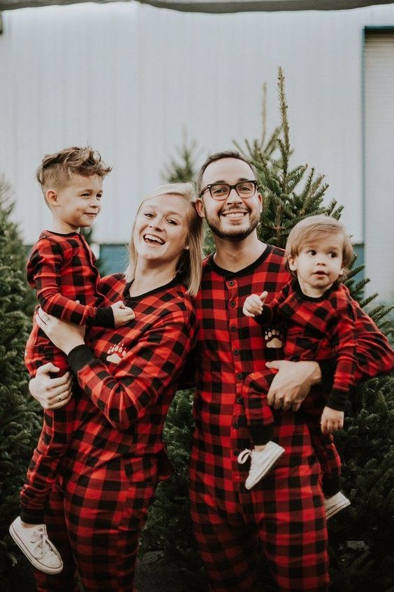30 Unbelievably Awesome Christmas Card Photo Ideas For 2020