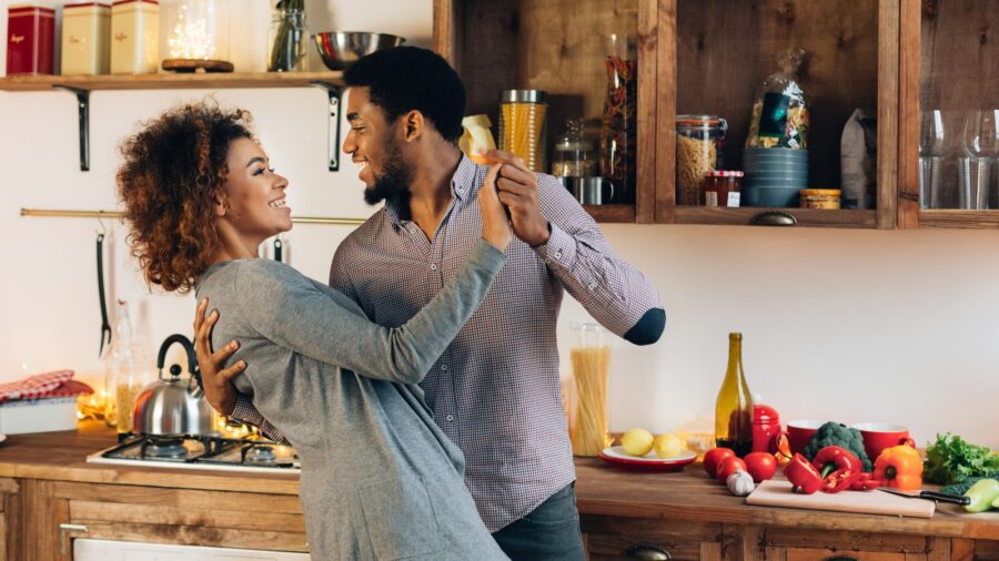 couple-dancing-in-the-kitchen-on-valentines-day